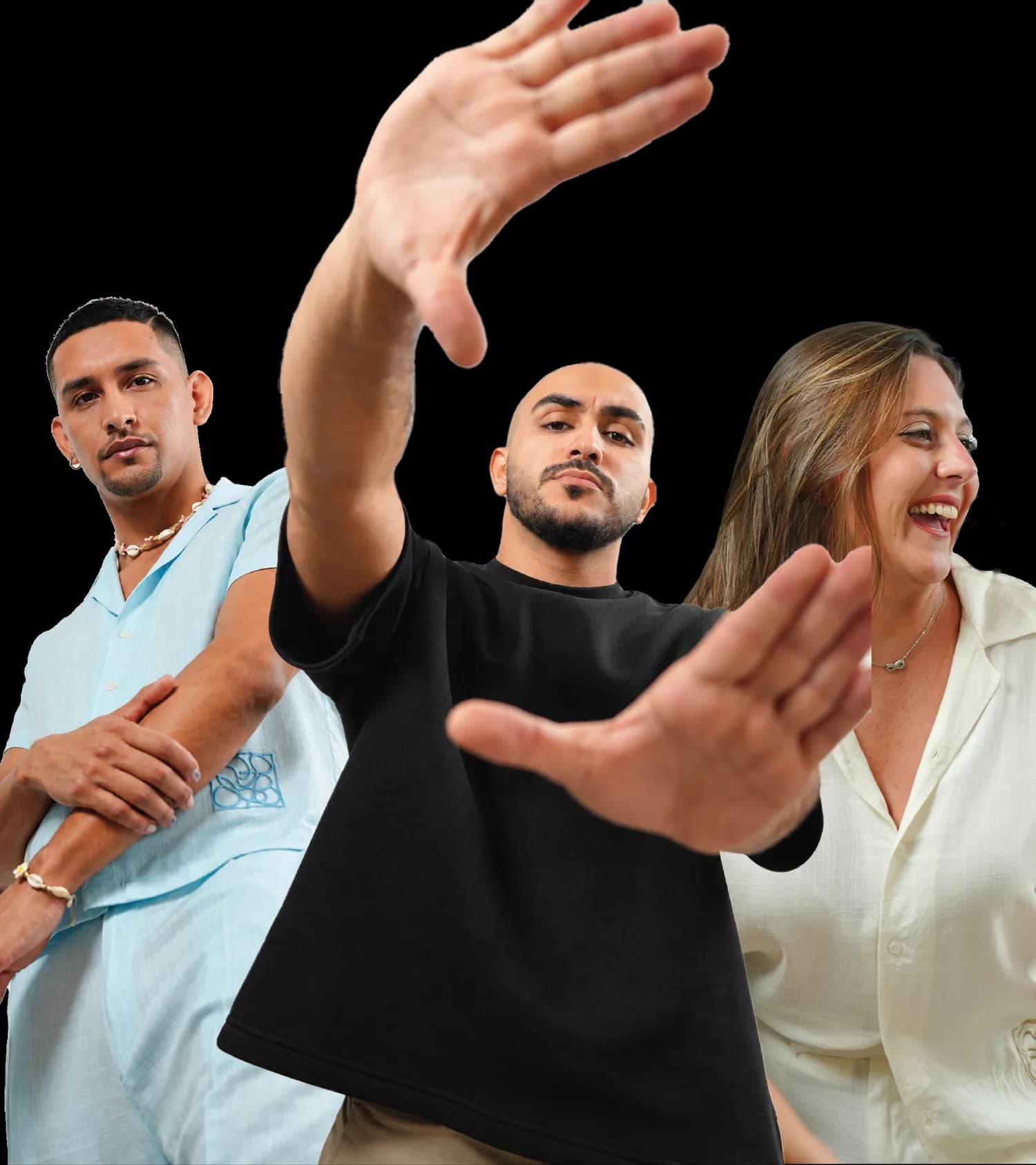ثلاثة عارضين يرتدون التشكيلة 101